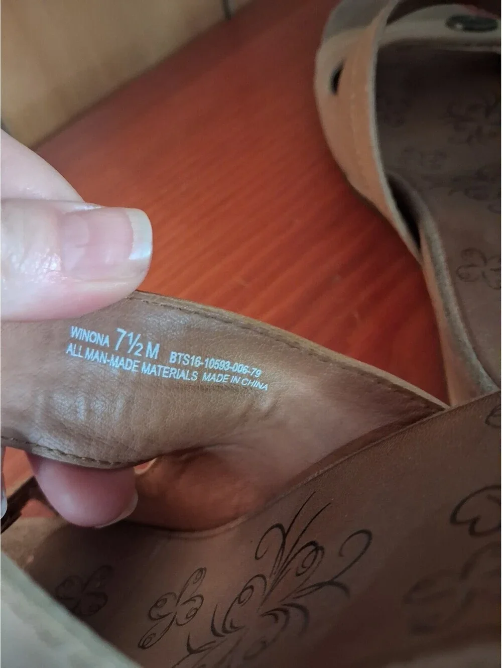 Baretraps Women's Wedge Sandal Size 7.5M Tan Casual